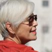 读者头像：一位短发女性在安静室内拍摄的半身像，光线柔和